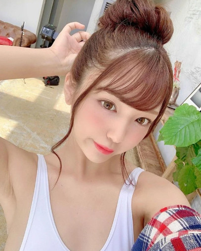 Himari Kinoshita - Từ người mẫu đến diễn viên JAV trẻ đầy hứa hẹn